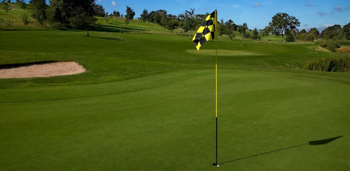 18th green with views over the 17th hole